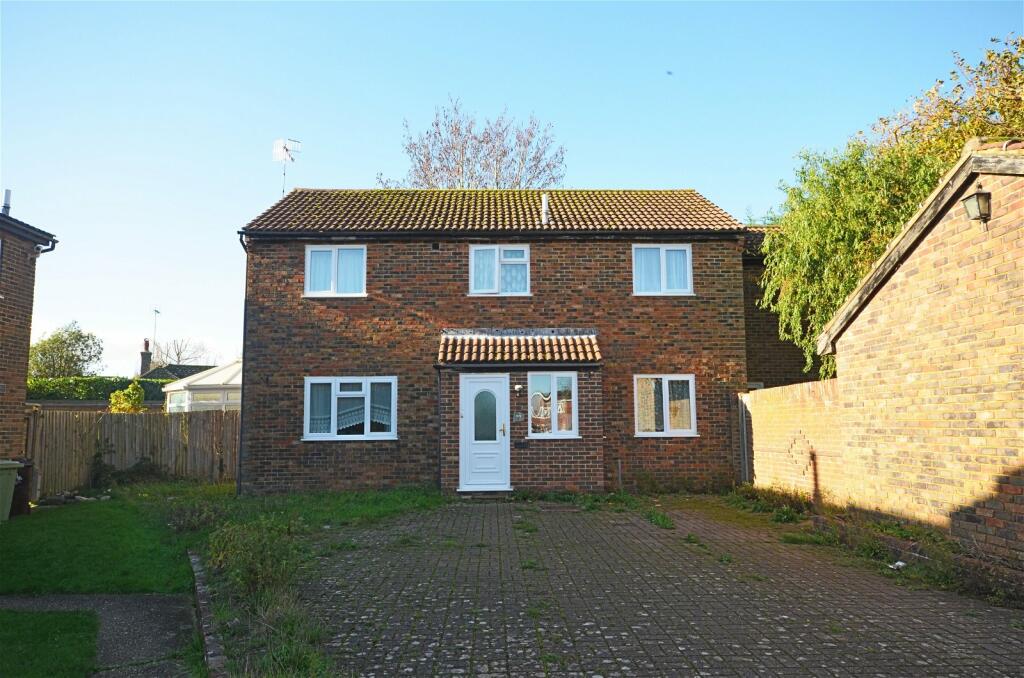 5 bedroom detached house for sale in Sunningdale Gardens, Bognor Regis