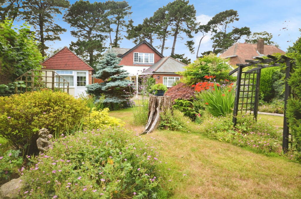 Main image of property: Station Road, Angmering, Littlehampton, BN16 4HY