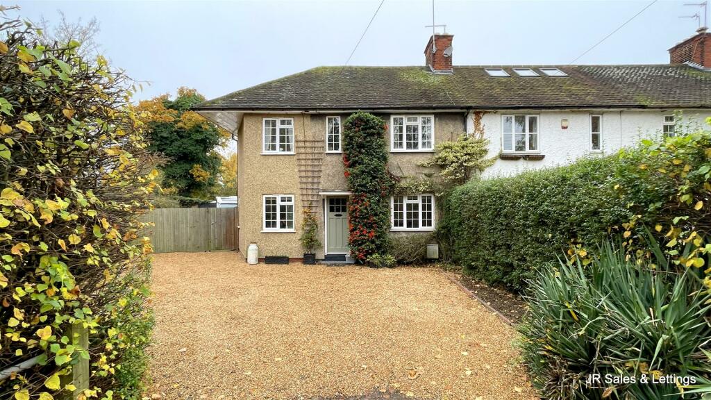4 bedroom end of terrace house for sale in Cattlegate Road, Northaw