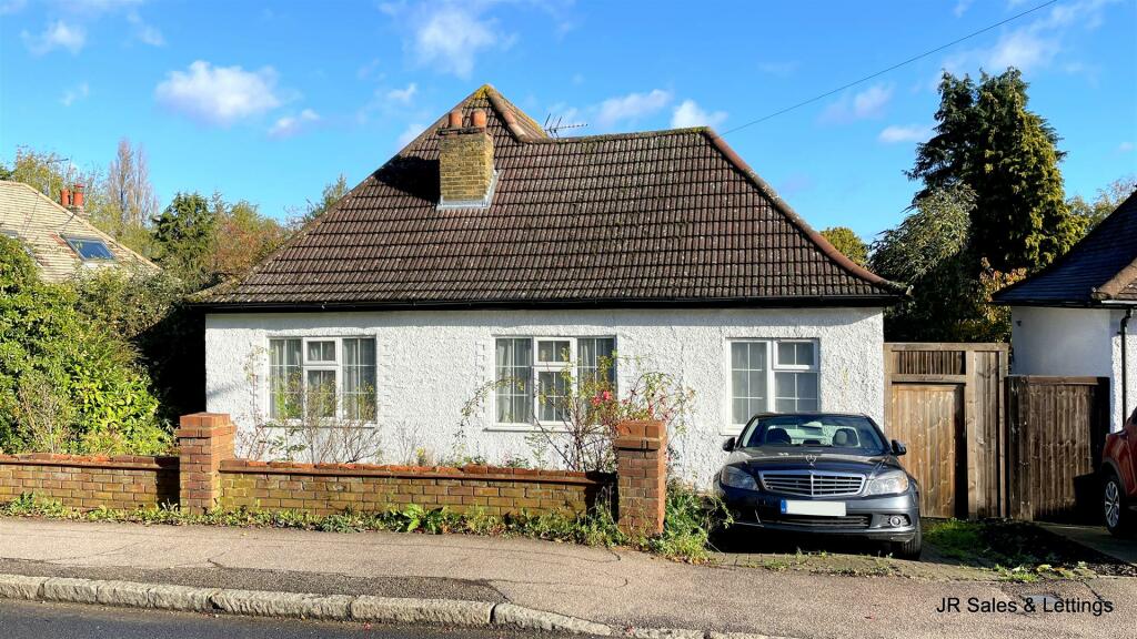 3 bedroom detached bungalow for sale in Plough Hill, Cuffley, EN6
