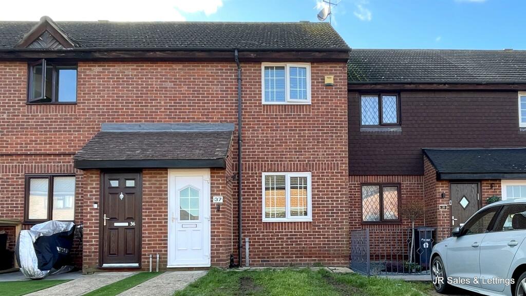 3 bedroom terraced house for sale in Leaforis Road, West Cheshunt, EN7