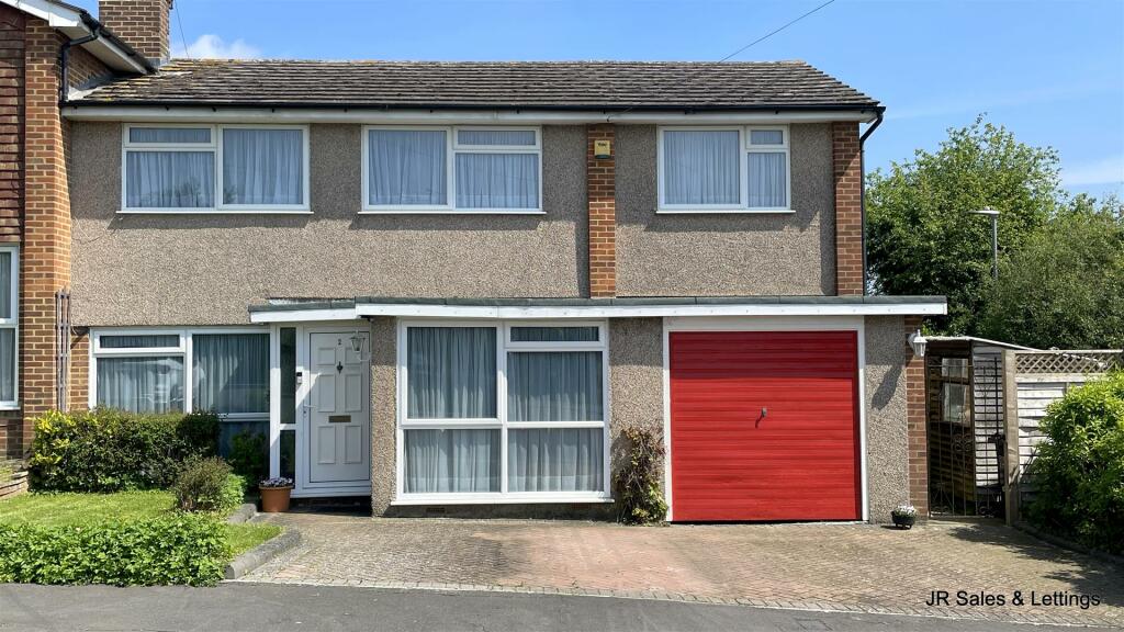 4 bedroom semidetached house for sale in Colesdale, Cuffley, EN6