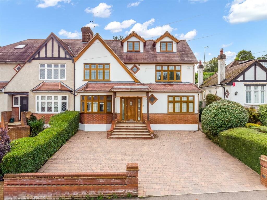 5 bedroom house for sale in Hill Rise, Cuffley, EN6
