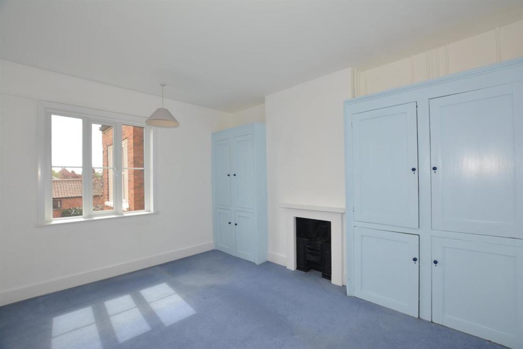 4 bedroom semidetached house for sale in Maypole Green, Wellow, Newark