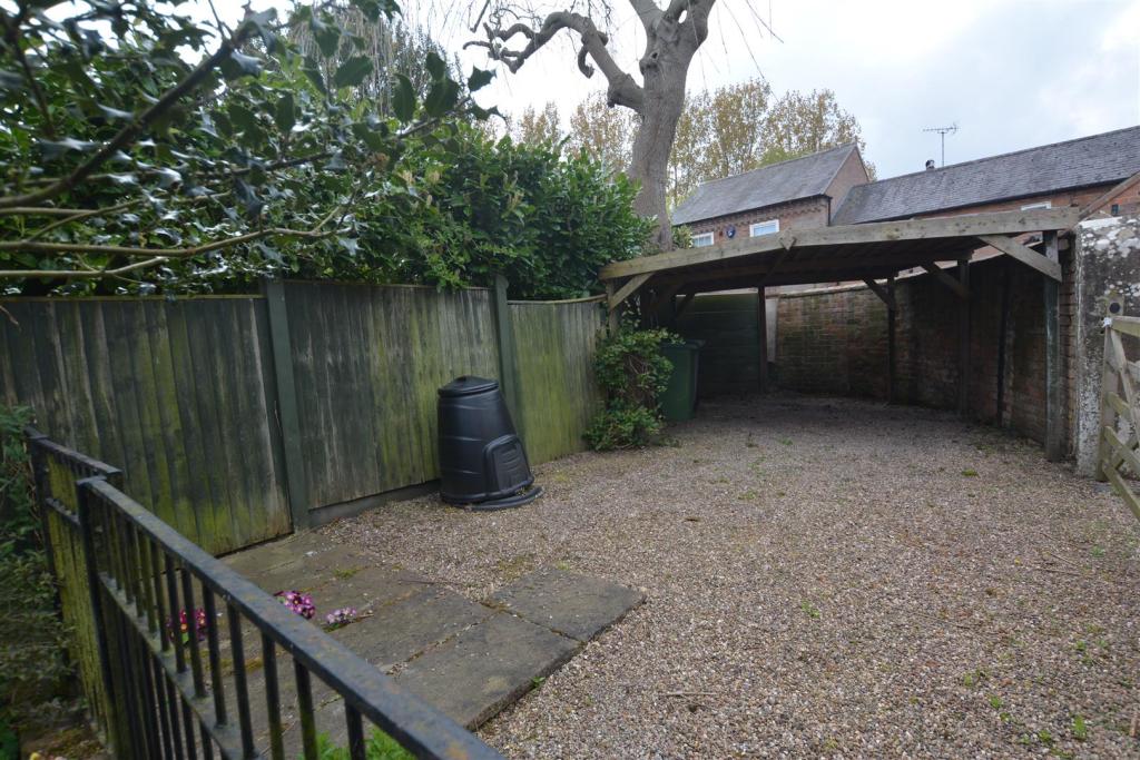 4 bedroom semidetached house for sale in Maypole Green, Wellow, Newark