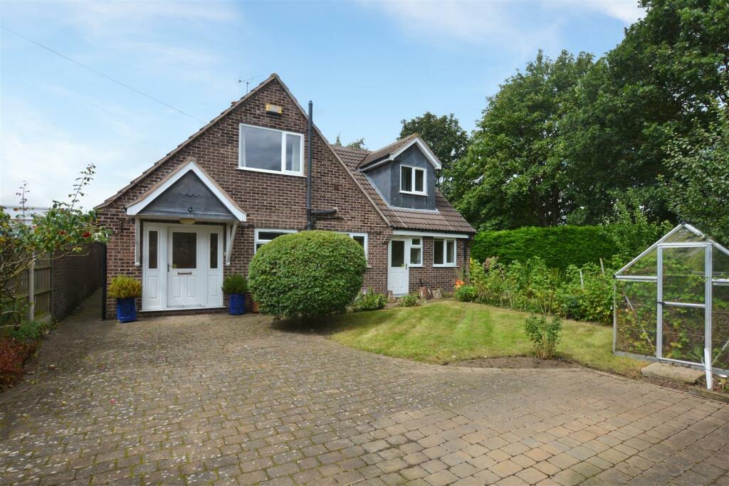 3 bedroom detached house for sale in Meadow Close, Farnsfield, Newark, NG22