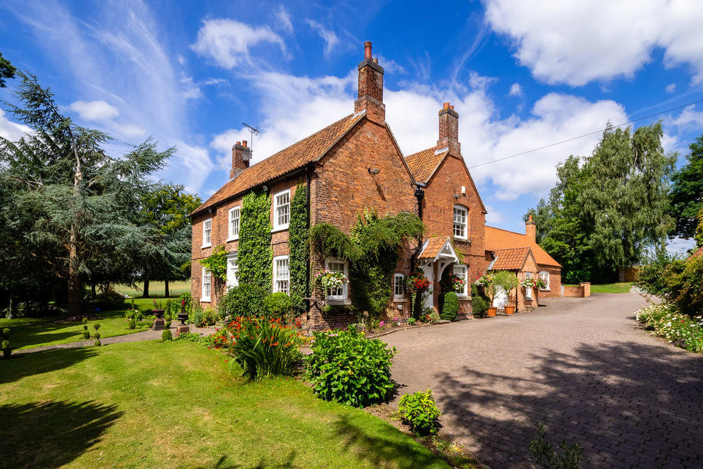 3 bedroom farm house for sale in Southwell Road, Kirklington, NG22