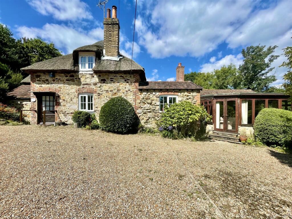 4 bedroom detached house for sale in Battery Hill, Fairlight, TN35