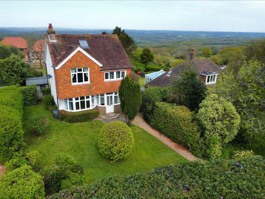 4 bedroom detached house for sale in Winchelsea Road, Guestling