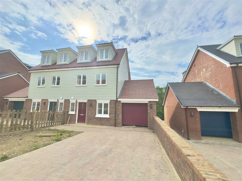 4 bedroom semidetached house for sale in Fern Road, St. LeonardsOnSea, TN38