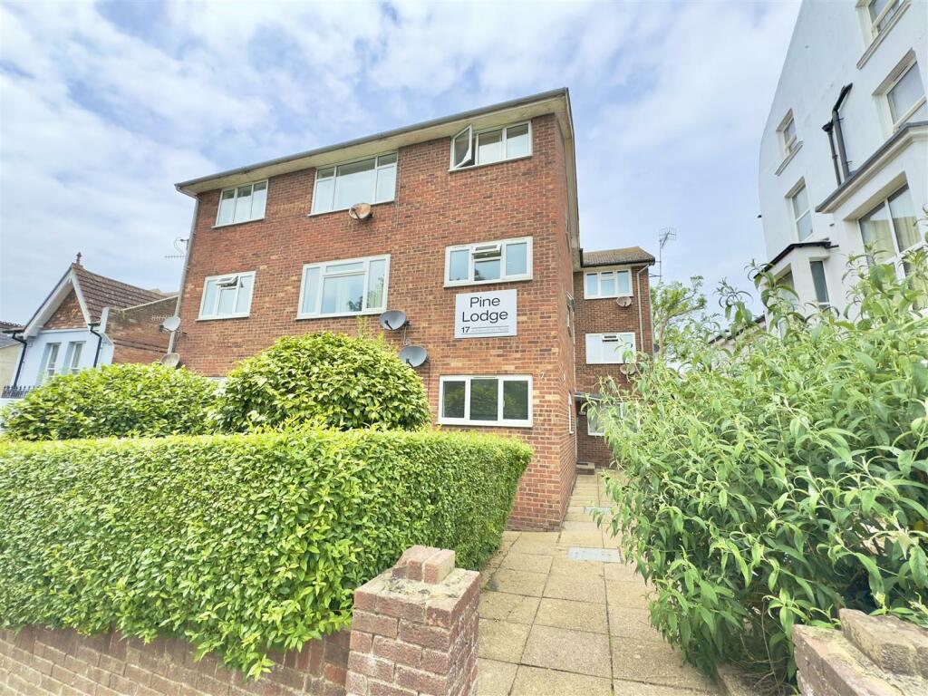 2 bedroom flat for sale in Ashburnham Road, Hastings, TN35