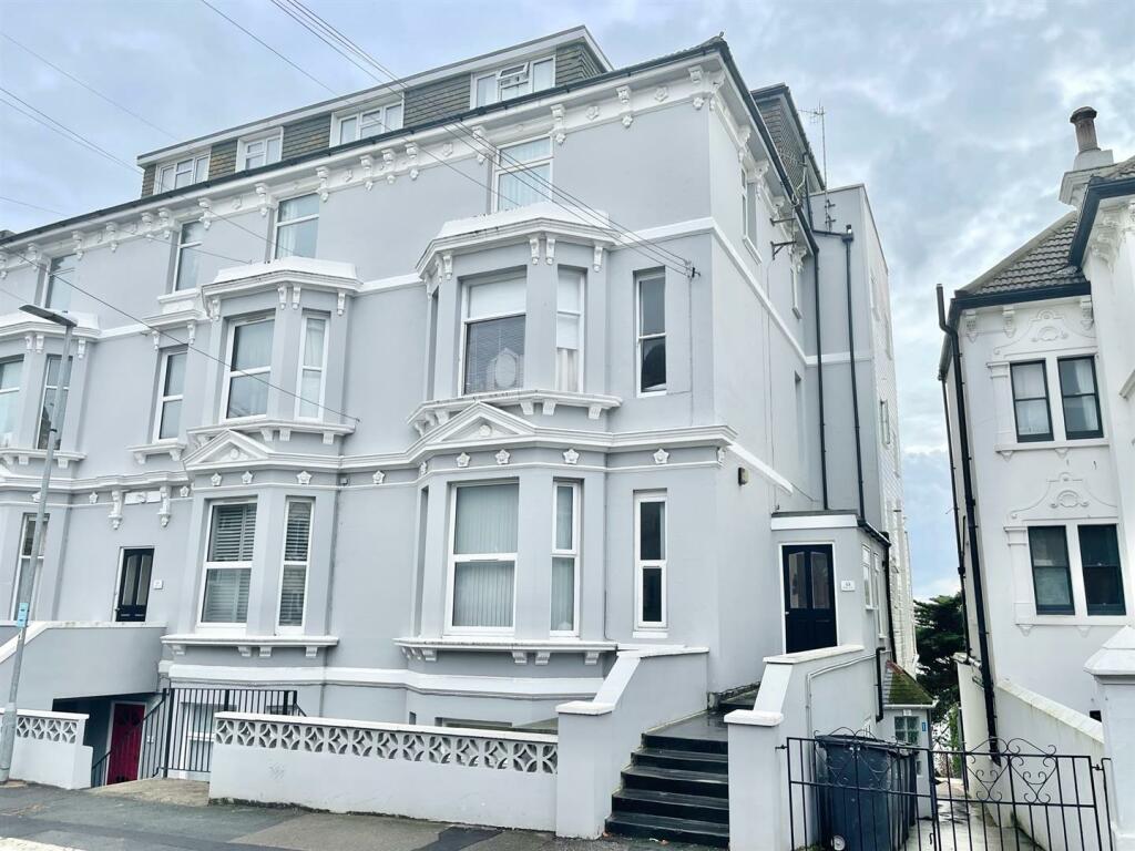 2 bedroom flat for sale in West Hill Road, St. LeonardsOnSea, TN38