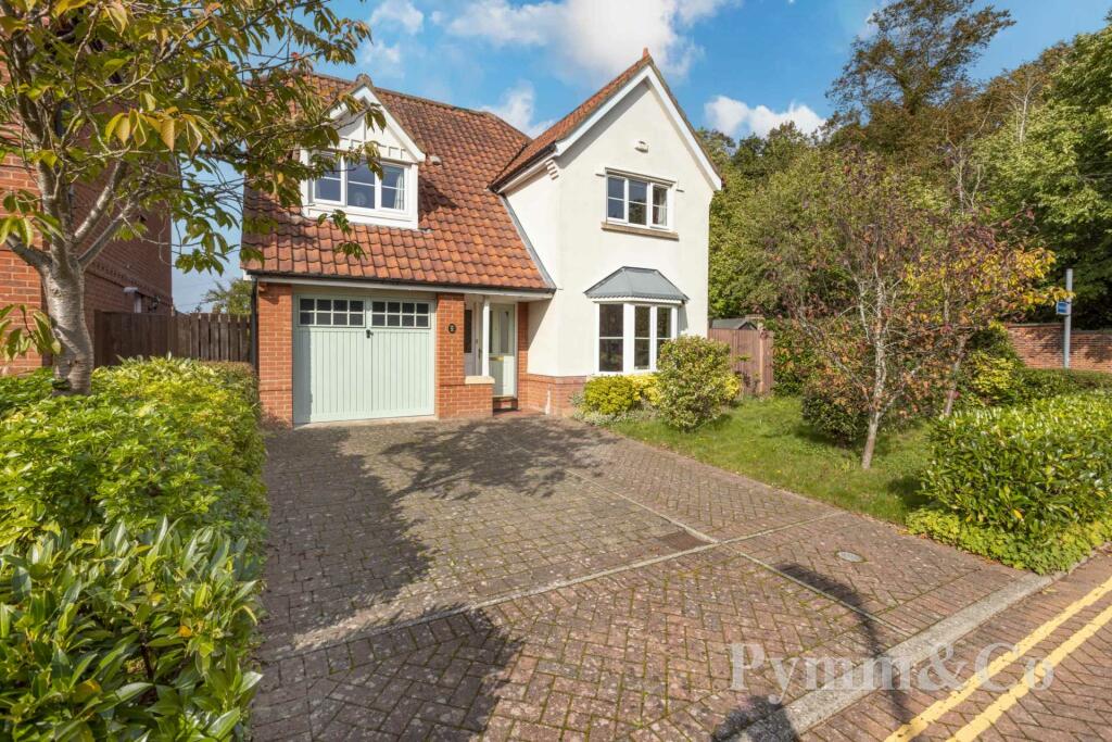 4 bedroom detached house for sale in Stan Petersen Close, Thorpe Hamlet