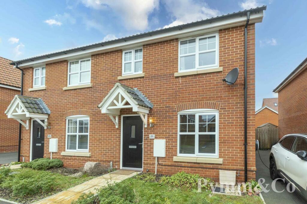 3 bedroom semidetached house for sale in Crescent, Hethersett, NR9