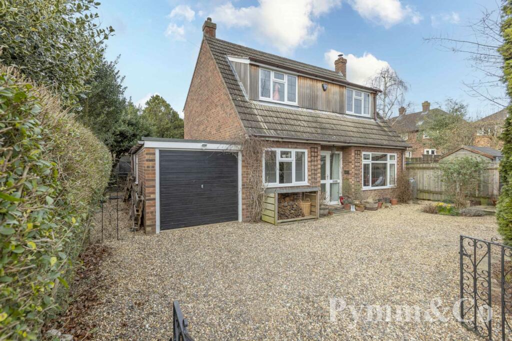 3 bedroom detached house for sale in Hillside Avenue, Thorpe St Andrew, NR7