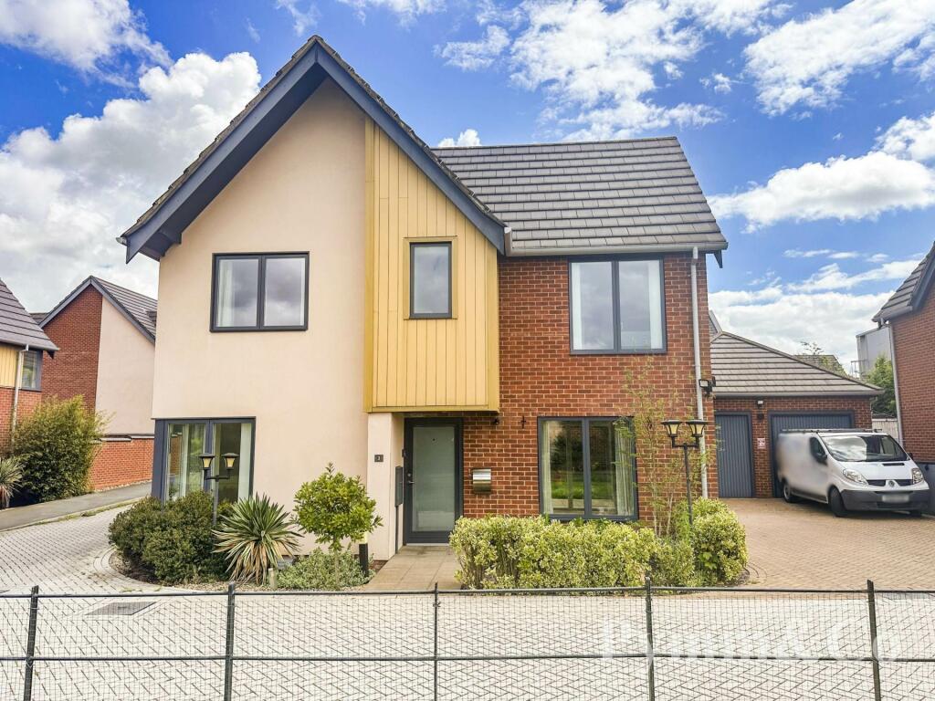 4 bedroom detached house for sale in Conroy Close, Sprowston, NR7