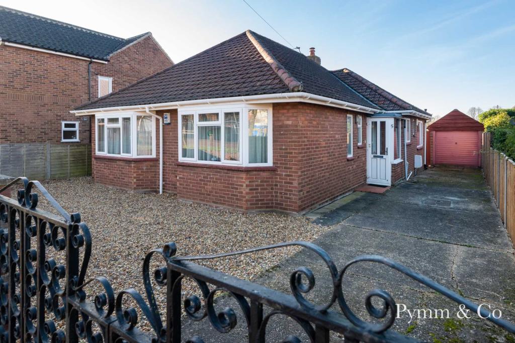 2 bedroom detached bungalow for sale in Irving Road, Eaton Rise