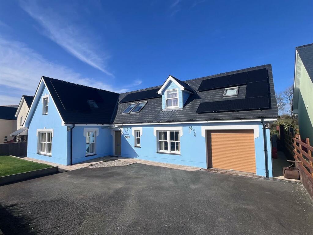 Main image of property: Swn Yr Efail, Pennant, Llanon