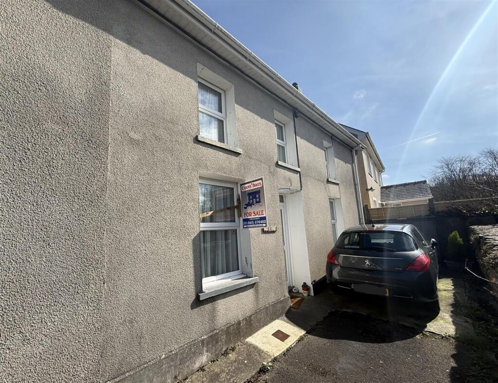 Main image of property: Llanon