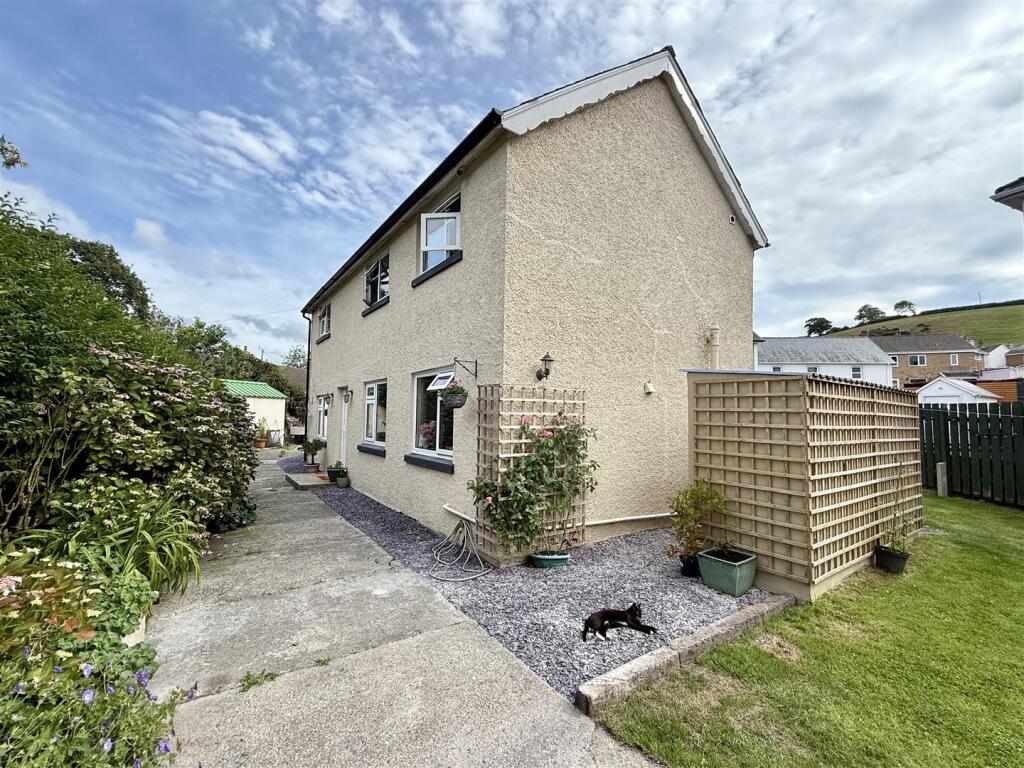 Main image of property: Dolheulog, Aberaeron