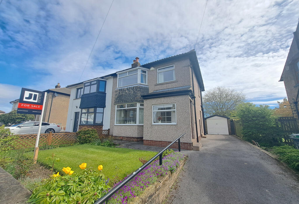 3 bedroom semidetached house for sale in Grange Road, Eldwick, Bingley, BD16