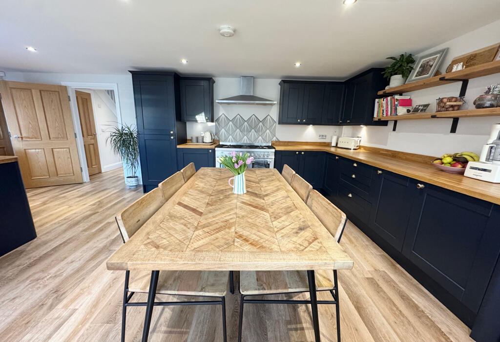 Additional property image - Bankfield Road, Nab Wood, Shipley, West Yorkshire