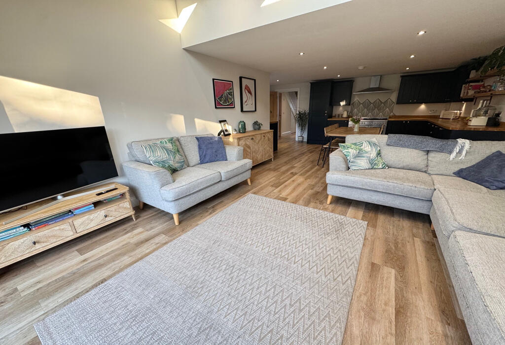 Additional property image - Bankfield Road, Nab Wood, Shipley, West Yorkshire