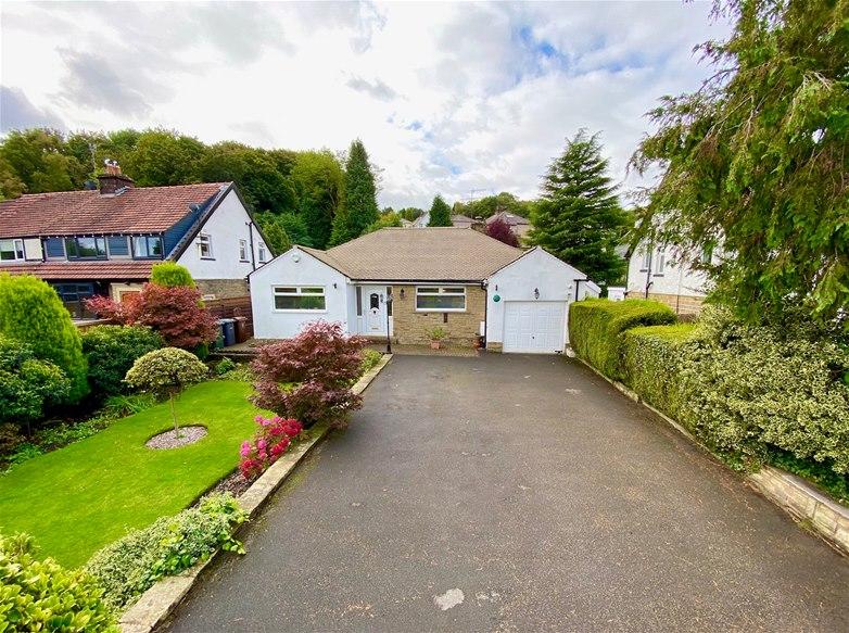 3 bedroom detached bungalow for sale in Bradford Road, Cottingley