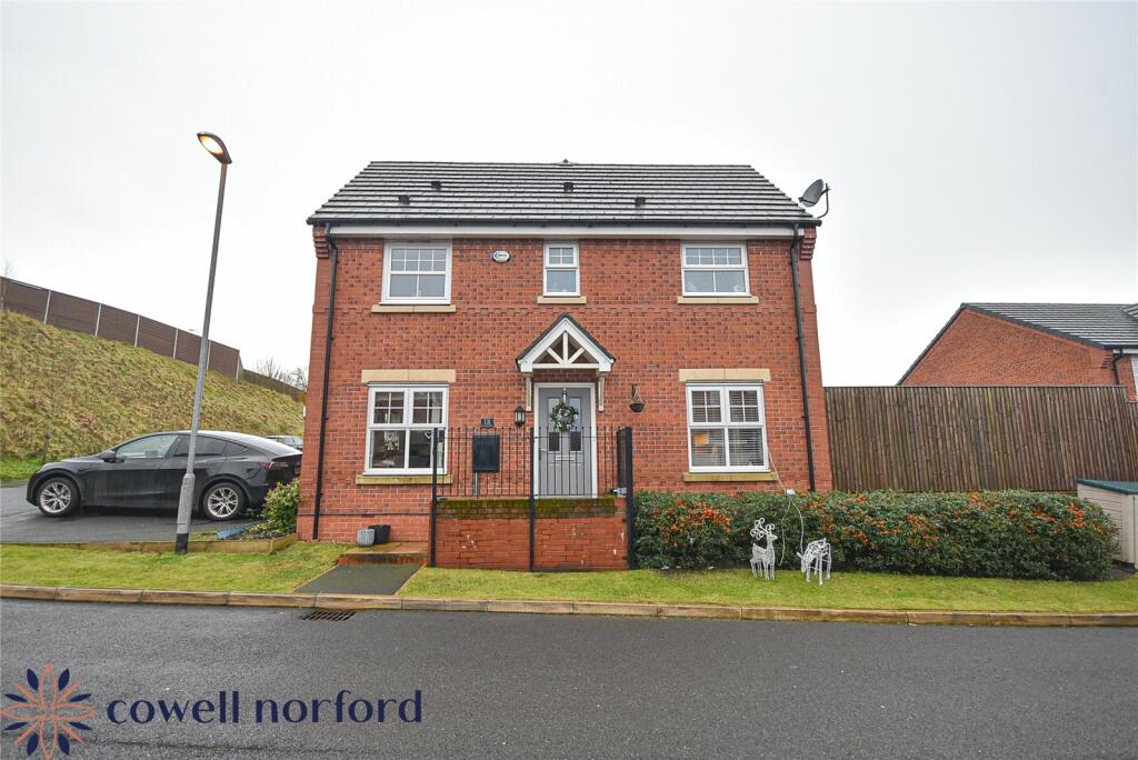 3 bedroom semidetached house for sale in Dairy House Close, Rochdale