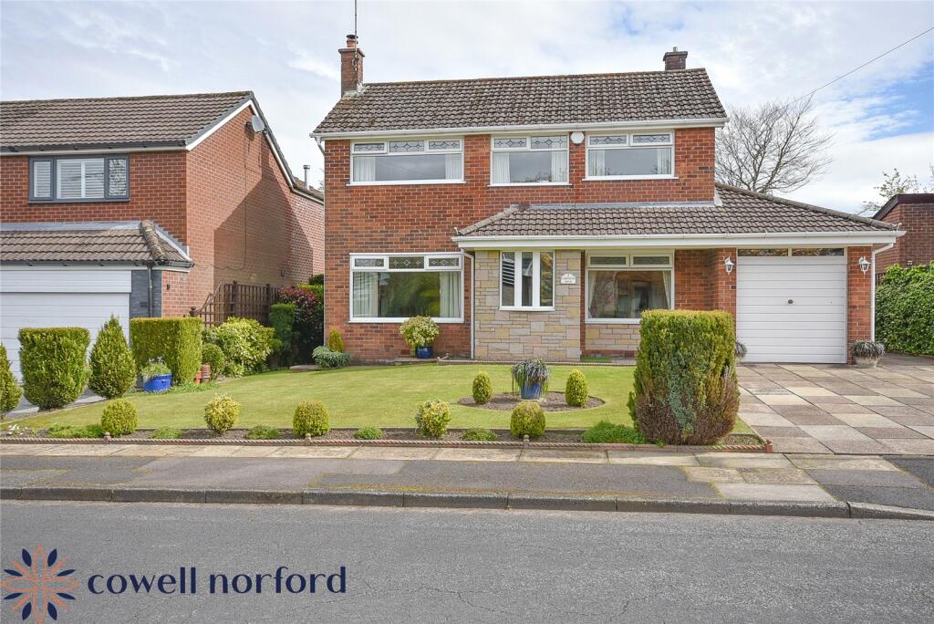 3 bedroom detached house for sale in Camberley Drive, Bamford, Greater