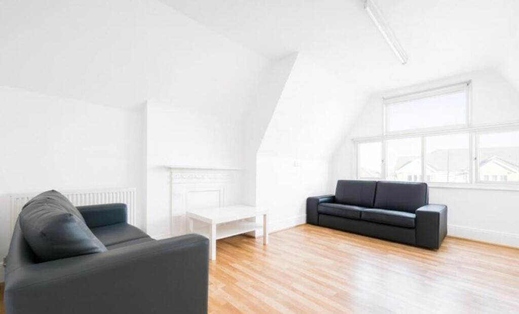 Main image of property: Green Lanes, Harringay, N13
