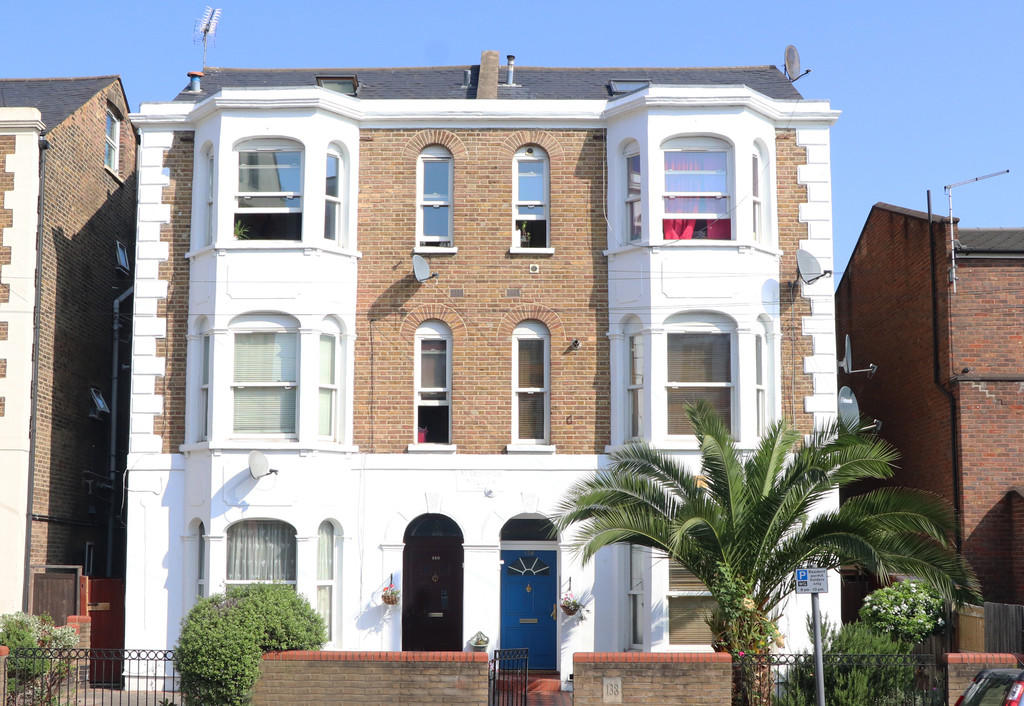 2 bedroom apartment for sale in Mayes Road, Wood Green, London, N22