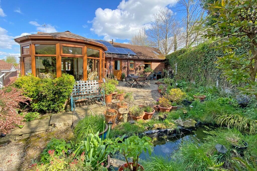 4 bedroom detached bungalow for sale in Yarrow Drive, Harrogate, HG3