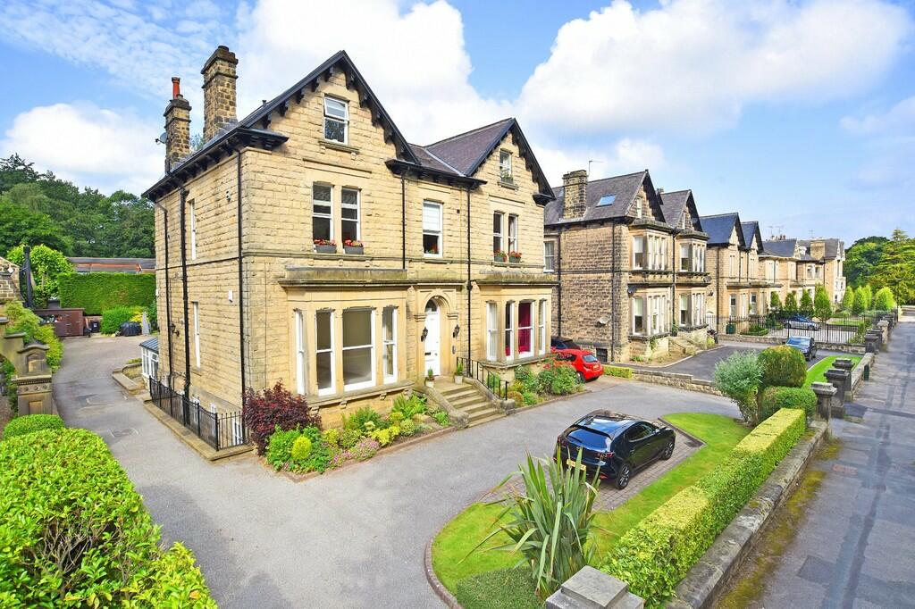 2 bedroom apartment for sale in The Oval, Harrogate, HG2