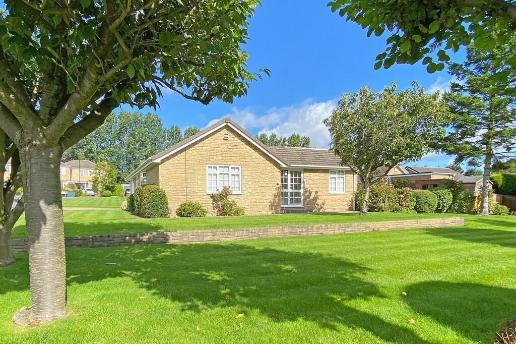 3 bedroom detached bungalow for sale in Rossett Avenue, Harrogate, HG2