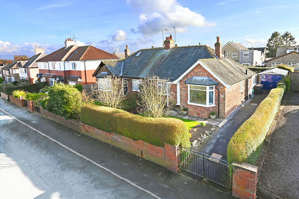 2 bedroom semidetached bungalow for sale in Greengate Lane