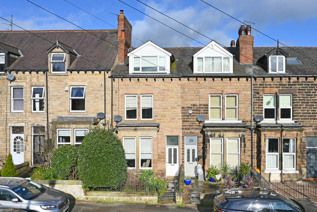 4 bedroom terraced house for sale in Hookstone Road, Harrogate, HG2