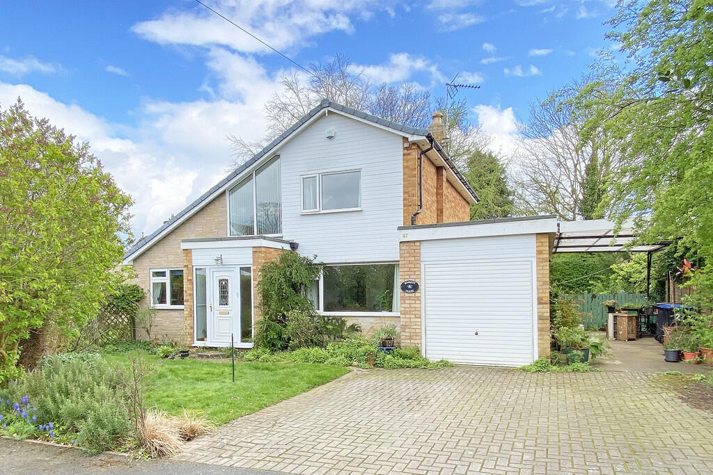 4 bedroom detached house for sale in Rossett Holt Close, Harrogate, HG2