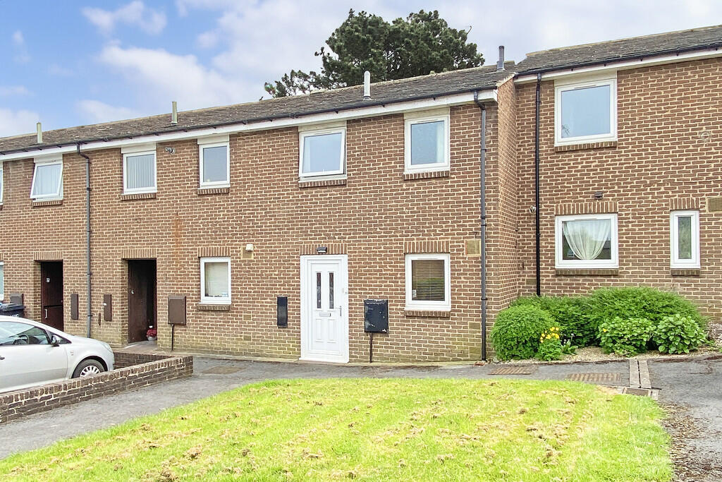 2 bedroom terraced house for sale in Swinton Court, Harrogate, HG2