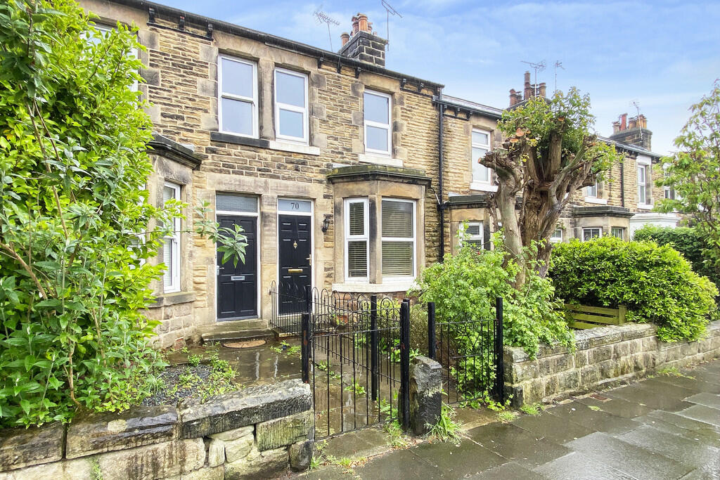 2 bedroom terraced house for sale in Mayfield Grove, Harrogate, HG1