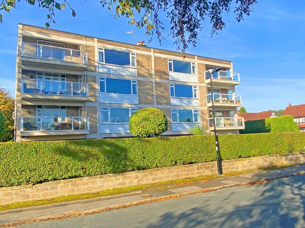 3 bedroom penthouse for sale in Harlow Oval Court, Harlow Oval, Harrogate, HG2