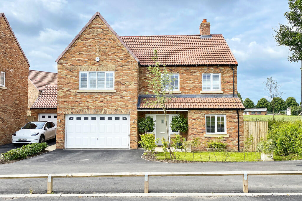 5 bedroom detached house for sale in Station Road, Goldsborough