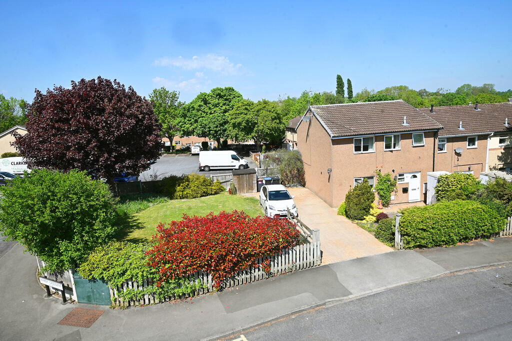 4 bedroom semi-detached house