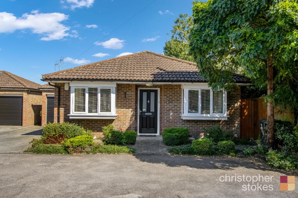 2 bedroom bungalow for sale in Lindsey Place, Waltham Cross, EN7