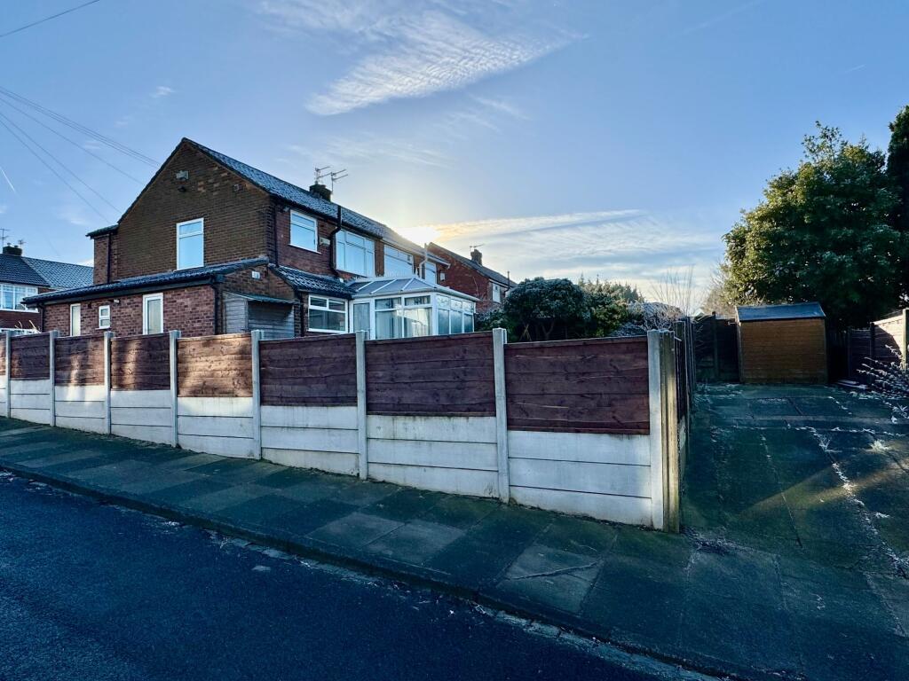 Additional property image - 2 South Close, Unsworth, Bury BL9