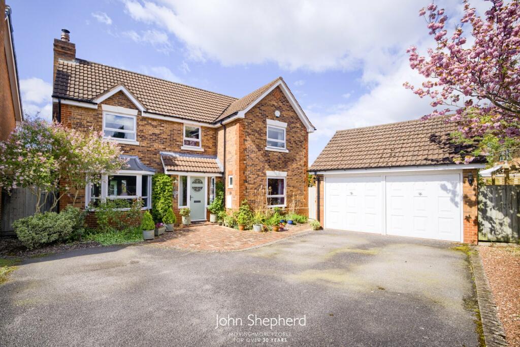 4 bedroom detached house for sale in Cransley Grove, Solihull, West Midlands, B91