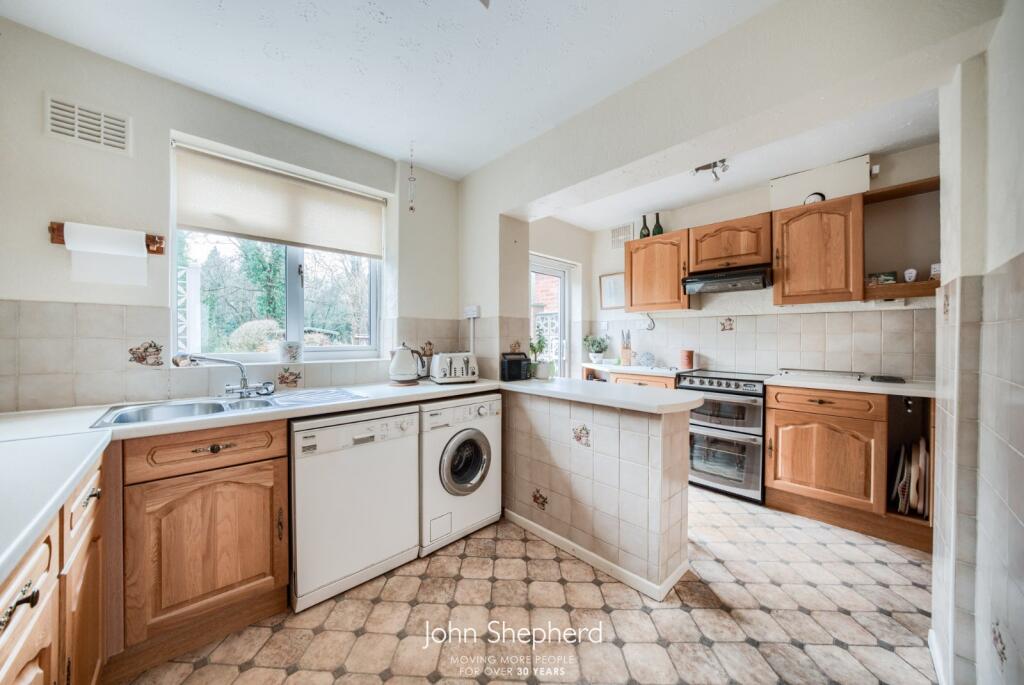Additional property image - Henley Crescent, Solihull, West Midlands, B91