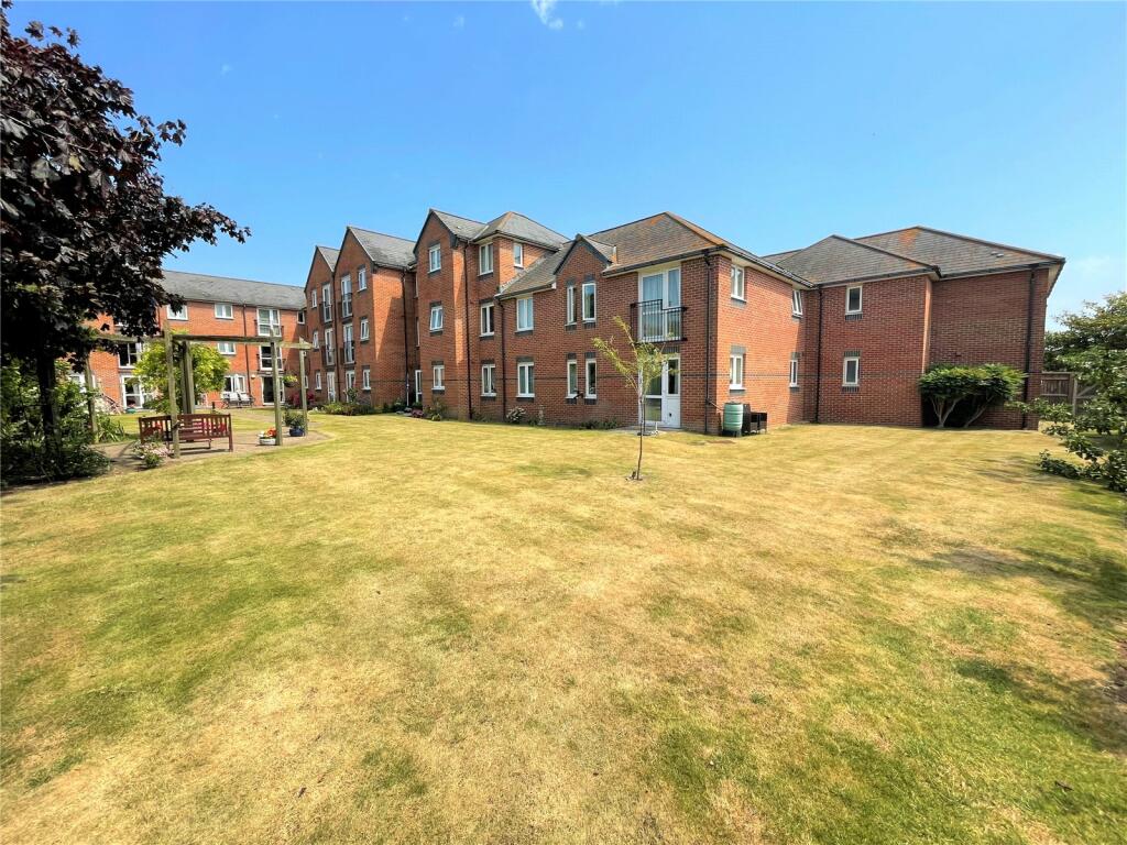 2 bedroom apartment for sale in Rectory Road, BurnhamonSea, Somerset, TA8