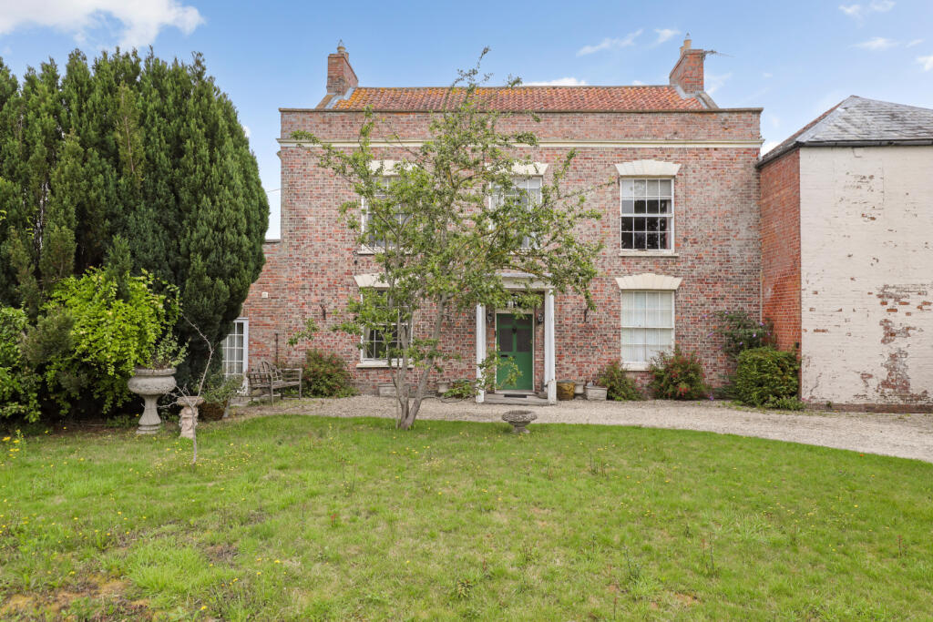 4 bedroom semidetached house for sale in Main Road, West Huntspill