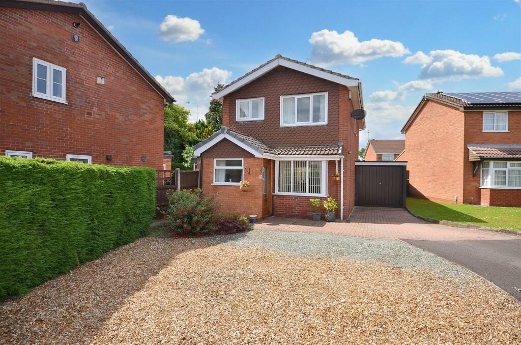 4 bedroom detached house for sale in Beechwood Drive, Stone, ST15